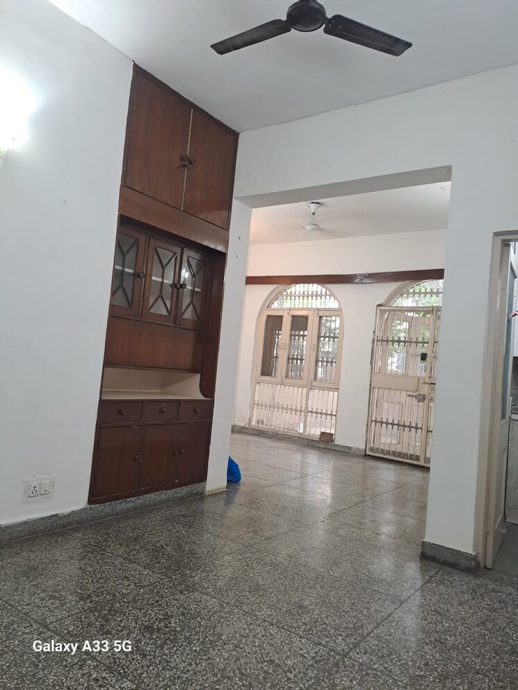 Room, sector 21 2.5 Bedroom 1200 Sq.Ft. Independent House In Sector 21 Gurgaon 8842133