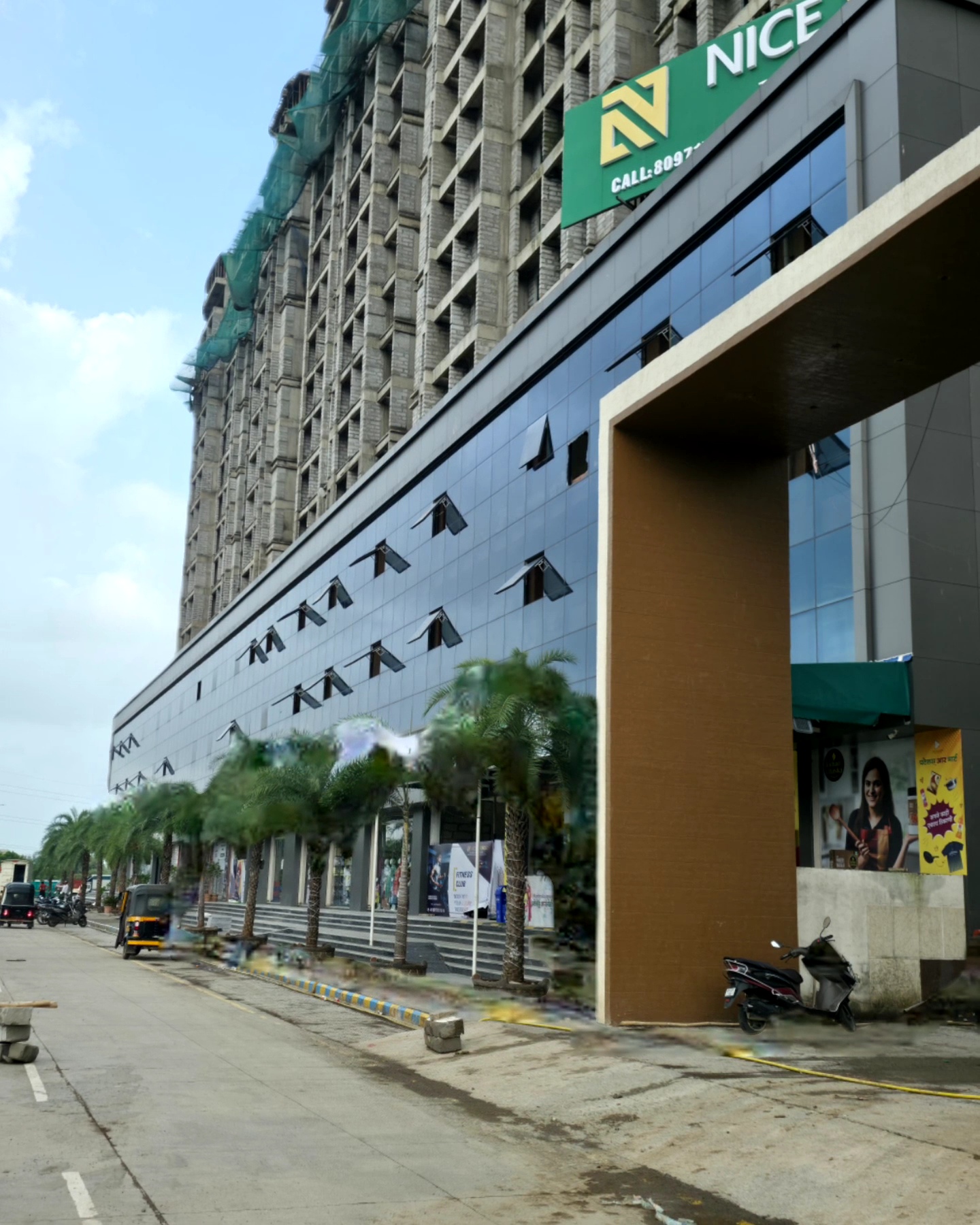 Retail Shop For Rent in Nice World