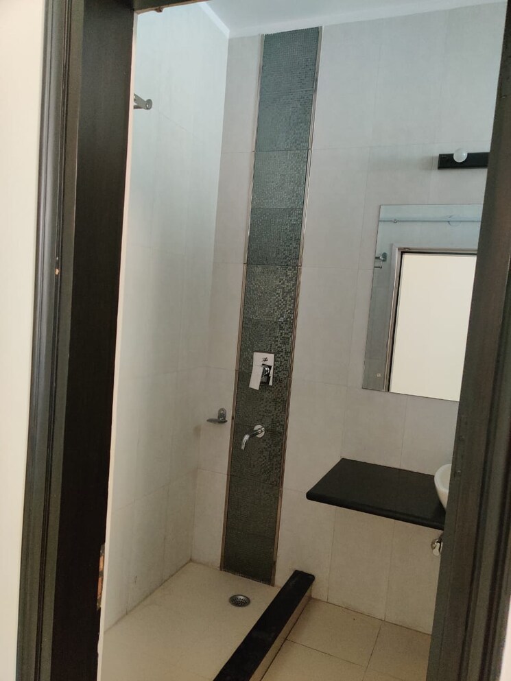 Attached Bathroom, defence colony 3 Bedroom 325 Sq.Yd. Builder Floor In Defence Colony Delhi 8842159