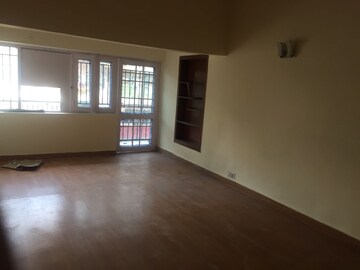 Room in 3 BHK Apartment at Arun Vihar Sector 37, Sector 37 – for Sale