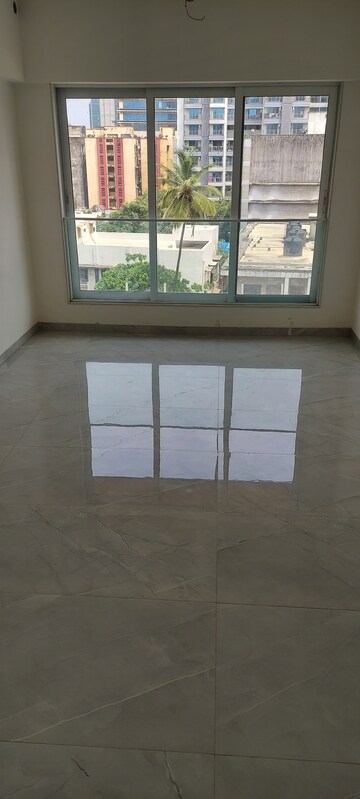 Room in 2 BHK Apartment at Nav Ratan CHS, Santacruz East – for Rent