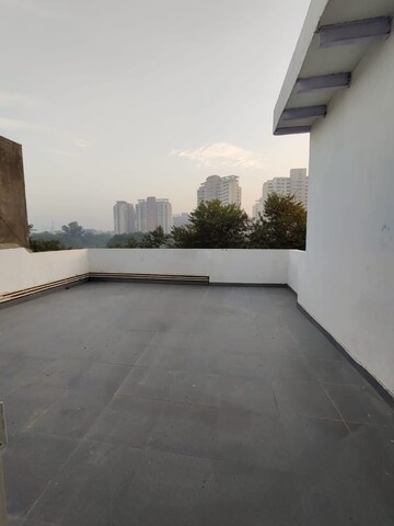 Balcony in 3 BHK Builder Floor at South City 1 – for Rent