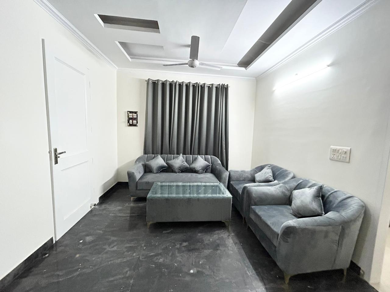 3 BHK + Pooja Room Builder Floor For Rent in South City 1