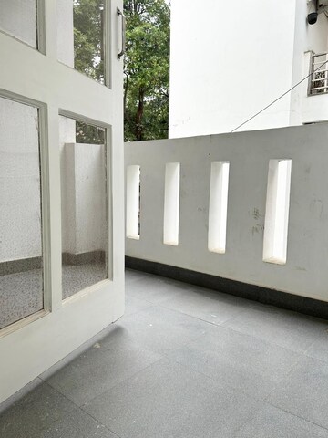 Room in 3 BHK Builder Floor at South City 1 – for Rent
