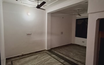 2 BHK Apartment For Rent in RWA Apartments Sector 26, Sector 26