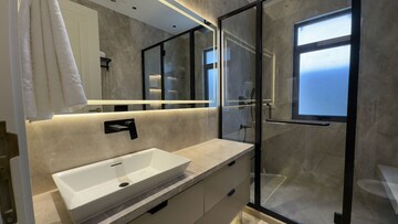 Attached Bathroom in 4 BHK Apartment at Safdarjung Enclave – for Rent