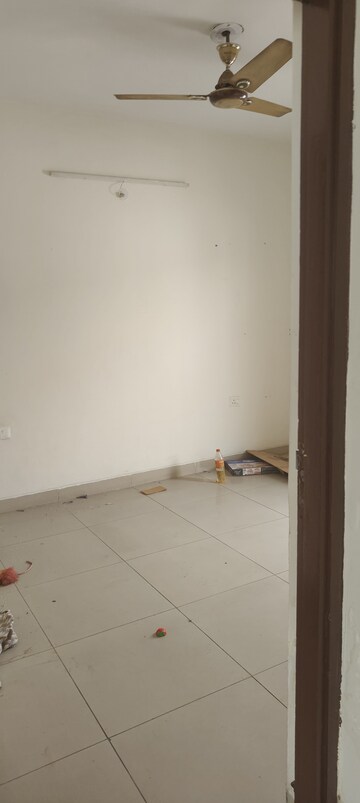 Room in 2 BHK Builder Floor at Wave Prime Floors, Wave City – for Rent