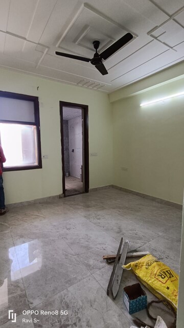 Room in 2 BHK Builder Floor at Palam Vihar – for Rent