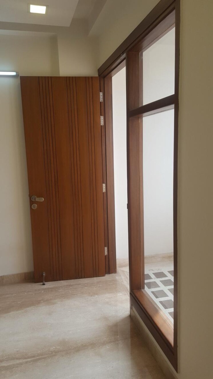 Room, lajpat nagar 4 2 Bedroom 900 Sq.Ft. Builder Floor In Lajpat Nagar 4 Delhi 8842361