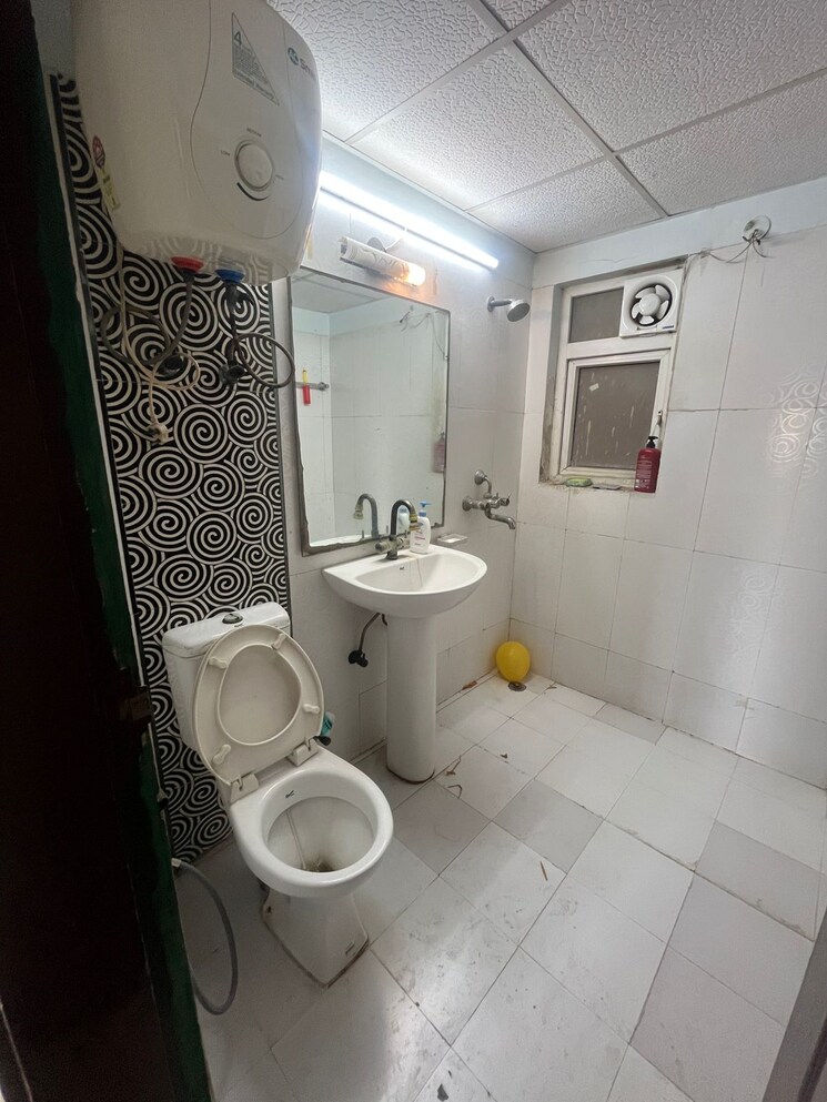 Bathroom, paramount-floraville 2 Bedroom 1045 Sq.Ft. Apartment In Sector 137 Noida 8842399