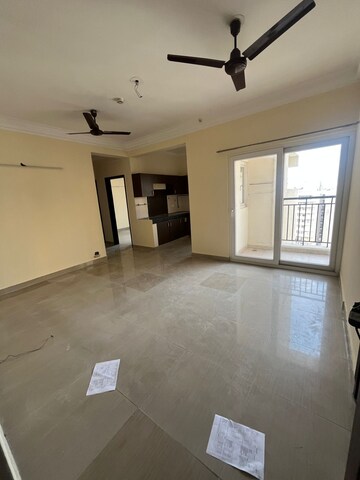 Room in 2 BHK Apartment at Paramount Floraville, Sector 137 – for Rent