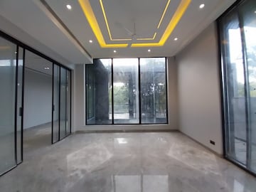 Room in 5 BHK Villa at Satbari – for Sale