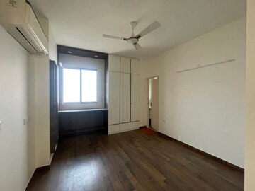 Room in 3 BHK Apartment at Conscient Heritage Max, Sector 102 – for Rent