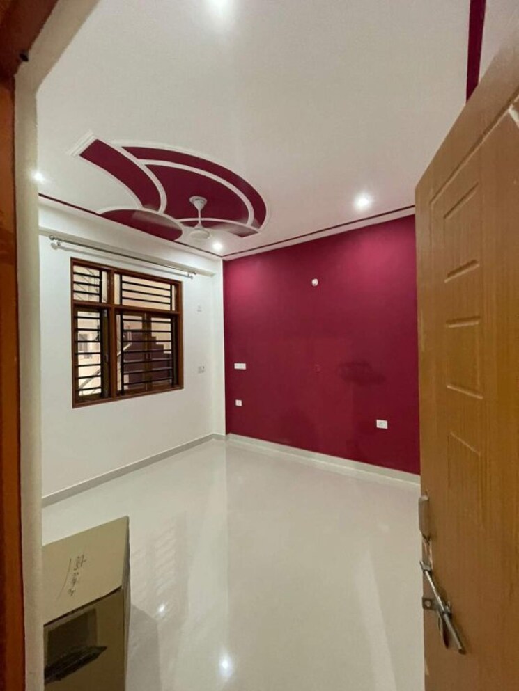 Room, sri-sai-basera 3 Bedroom 1500 Sq.Ft. Villa In Krishna Nagar Lucknow 8842366
