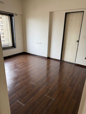 Room in 2 BHK Apartment at Piramal Vaikunth, Balkum Pada – for Rent