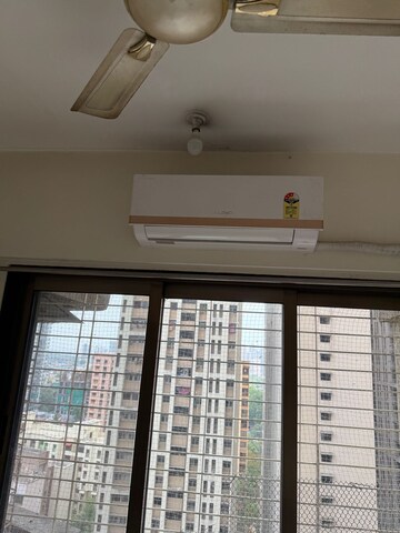 Room in 2 BHK Apartment at Piramal Vaikunth, Balkum Pada – for Rent