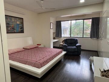Bedroom in 3 BHK Apartment at Nepean Sea Road – for Rent