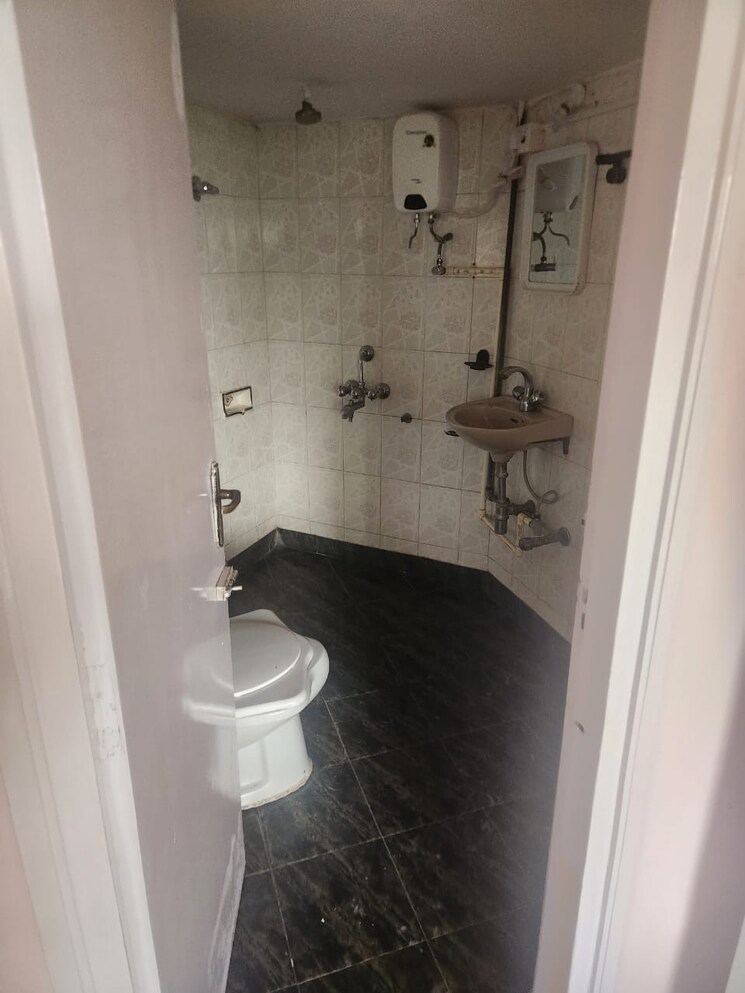 Bathroom, yogi-villa 2 Bedroom 900 Sq.Ft. Apartment In Borivali West Mumbai 8842403