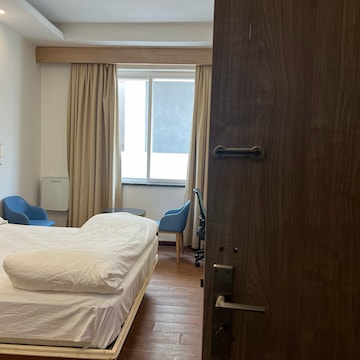 Bedroom in  Pg at Dlf City Phase 3 – for Rent