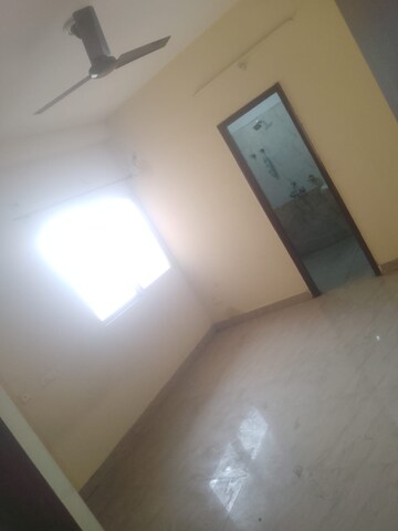 Room in 3 BHK Apartment at Gomti Nagar – for Rent