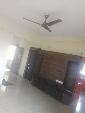 Furnished Amenities in 3 BHK Apartment at Gomti Nagar – for Rent
