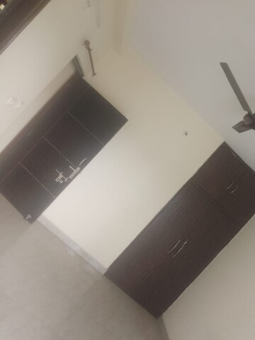 Furnished Amenities in 3 BHK Apartment at Gomti Nagar – for Rent