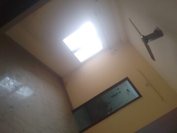 Room in 3 BHK Apartment at Gomti Nagar – for Rent