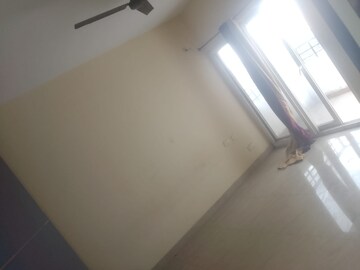 Room in 3 BHK Apartment at Gomti Nagar – for Rent