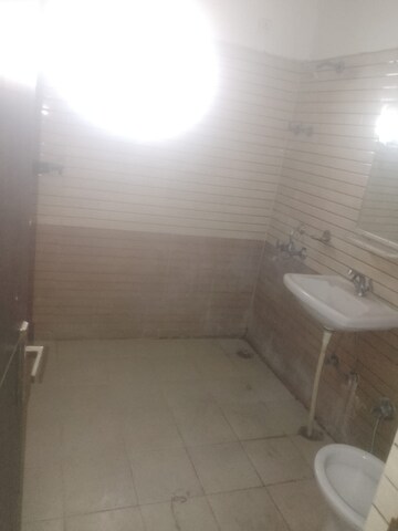 Bathroom in 3 BHK Apartment at Gomti Nagar – for Rent