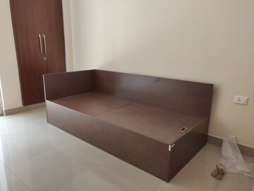 Room in 2.5 BHK Apartment at Nirala Aspire, Sector 16 Greater Noida – for Sale
