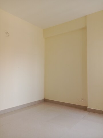 Room in 2 BHK Apartment at Amrapali Dream Valley, Tech Zone 4 Greater Noida – for Rent