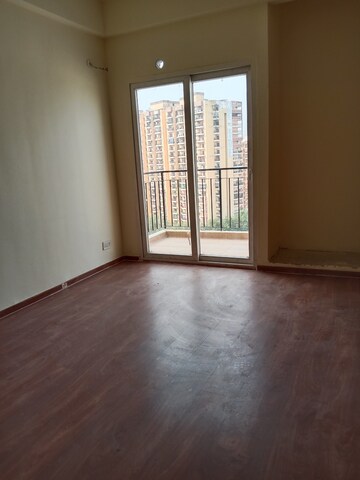 Room in 2 BHK Apartment at Amrapali Dream Valley, Tech Zone 4 Greater Noida – for Rent