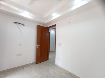 Room in 3 BHK Builder Floor at Vasant Kunj – for Rent