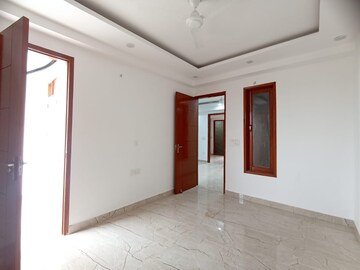 Room in 3 BHK Builder Floor at Vasant Kunj – for Rent