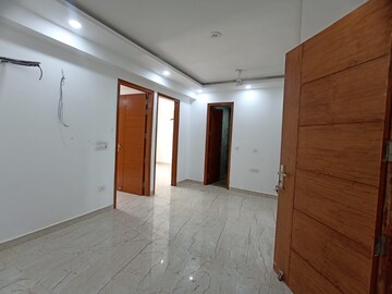 Room in 3 BHK Builder Floor at Vasant Kunj – for Rent