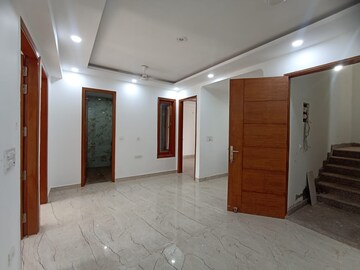 Room in 3 BHK Builder Floor at Vasant Kunj – for Rent