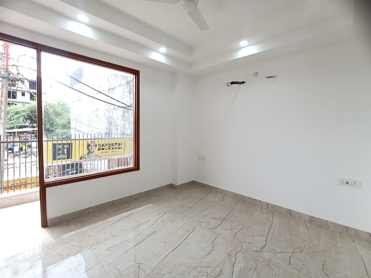 Room, vasant kunj 3 Bedroom 1500 Sq.Ft. Builder Floor In Vasant Kunj Delhi 8842845
