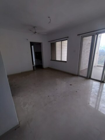 Room in 3 BHK Apartment at Karan Suncoast, Bavdhan – for Rent