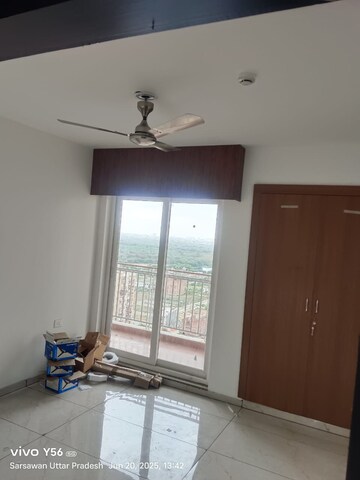 Room in 3.5 BHK Apartment at Rishita Manhattan, Gomti Nagar – for Rent