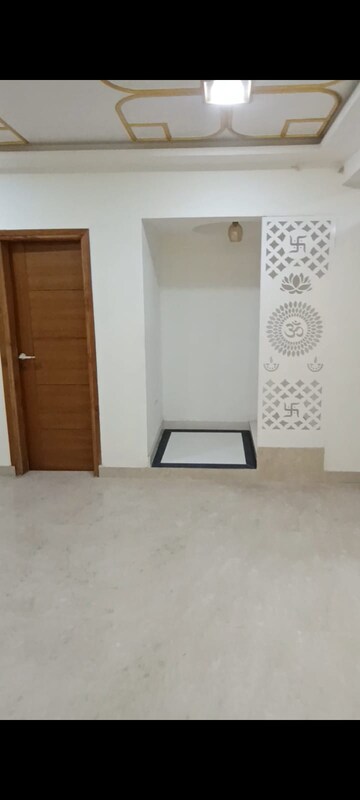 Room in 4 BHK Builder Floor at BPTP Eden Estate, Sector 81 – for Sale