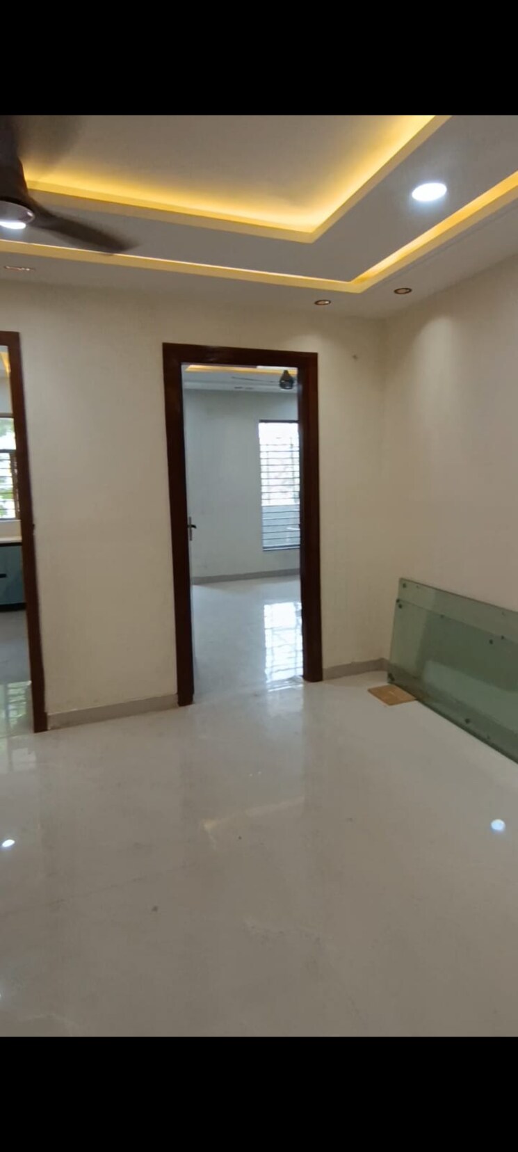 Room, bptp-eden-estate 4 Bedroom 250 Sq.Yd. Builder Floor In Sector 81 Faridabad 8842886