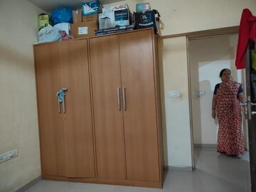 Furnished Amenities in 2 BHK Apartment at Windsor Garden Enclave, Vasant Vihar – for Rent