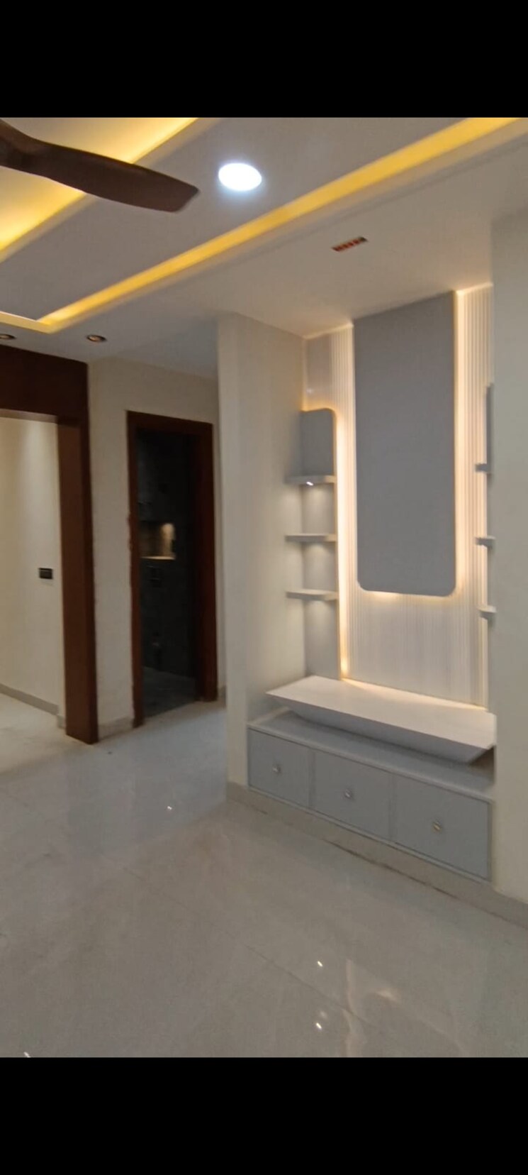 Room, bptp-eden-estate 4 Bedroom 260 Sq.Yd. Builder Floor In Sector 81 Faridabad 8842916