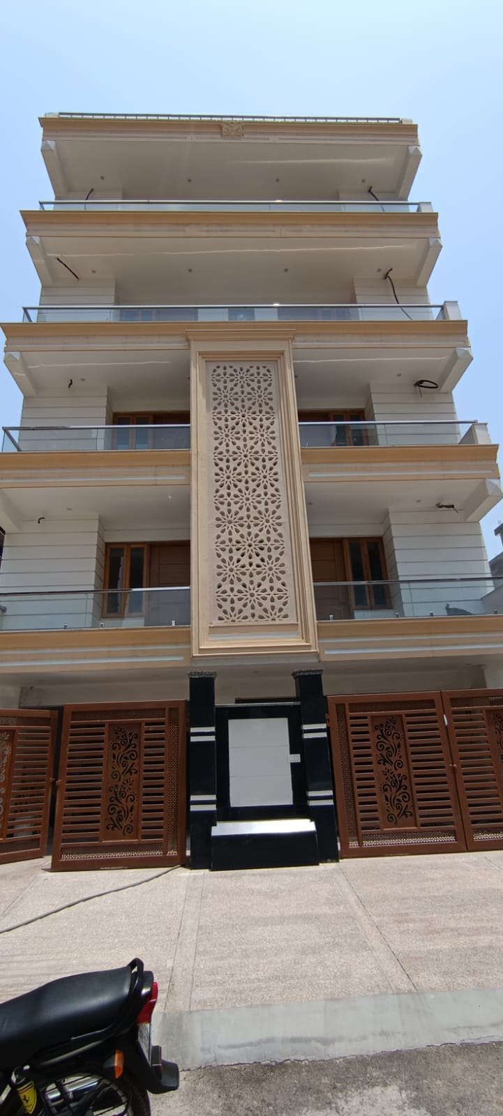 4 BHK Builder Floor For Sale in BPTP Eden Estate