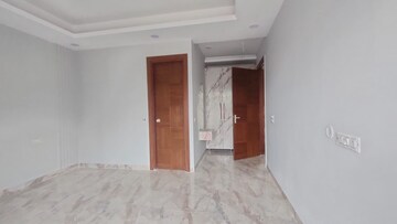 Room in 4 BHK Builder Floor at Sector 5 – for Sale