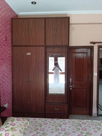Room in 3 BHK Independent House at South City 1 – for Rent