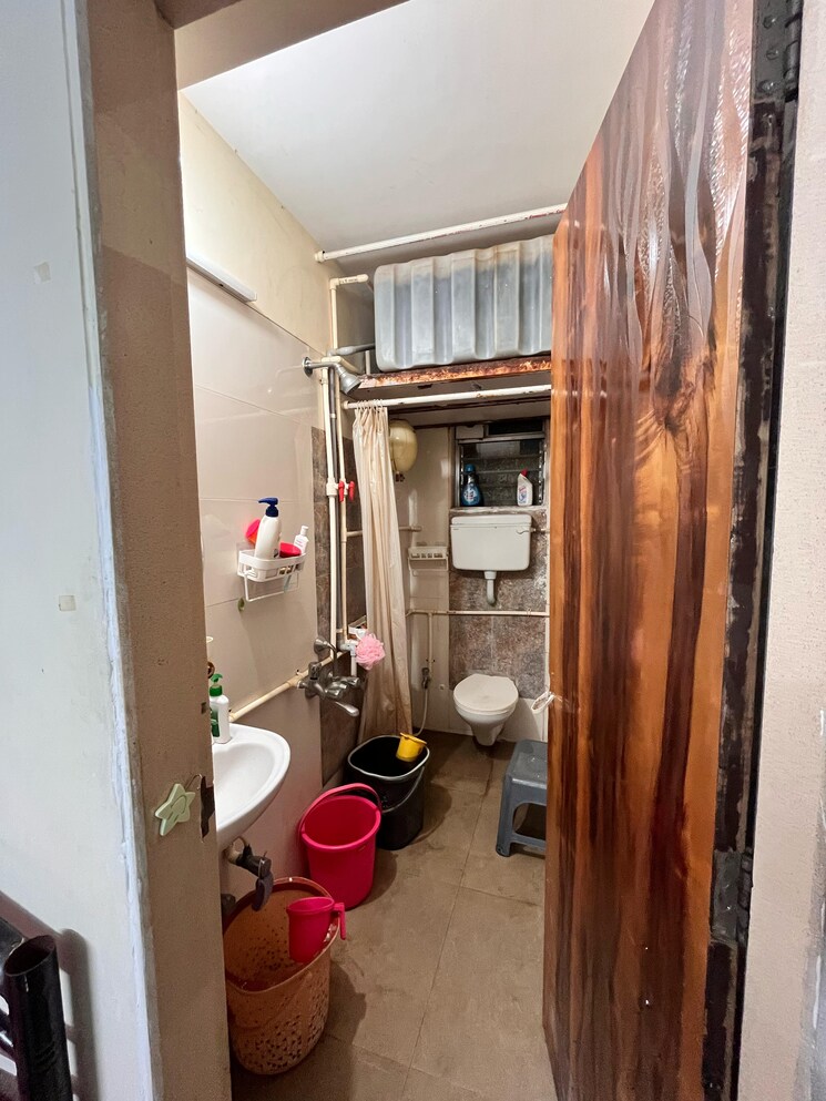 Bathroom, ravi-group-gaurav-woods-2 3 Bedroom 1350 Sq.Ft. Apartment In Mira Road Thane 8842935