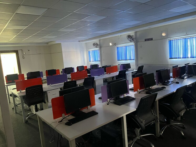 Team Area, sector 63 Commercial Office Space 3000 Sq.Ft. In Sector 63 Noida 8843011