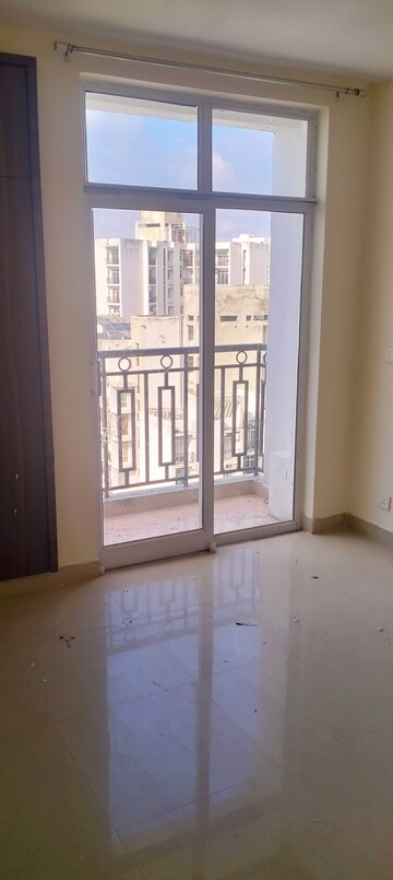 Room in 3.5 BHK Apartment at Ansal API Celebrity Greens, Ashiyana – for Rent