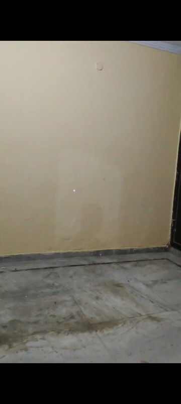 Room in 3 BHK Independent House at Dev Homes 5, Sector 37 – for Rent